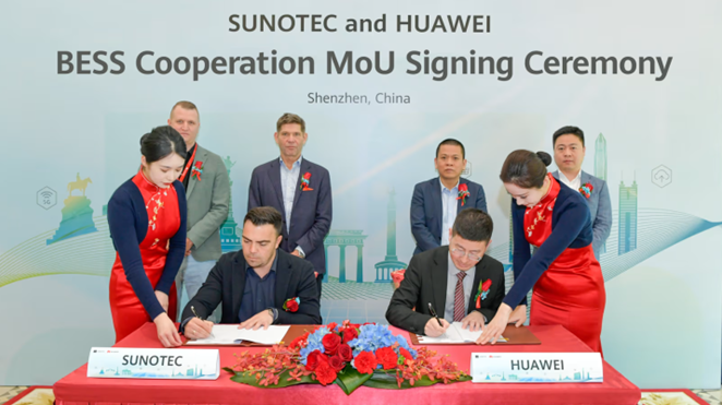 SUNOTEC Founder and CEO, Kaloyan Velichkov signs BESS cooperation MoU with Li Shaowei, General Manager of Huawei Technologies, Bulgaria in Shenzhen, China.